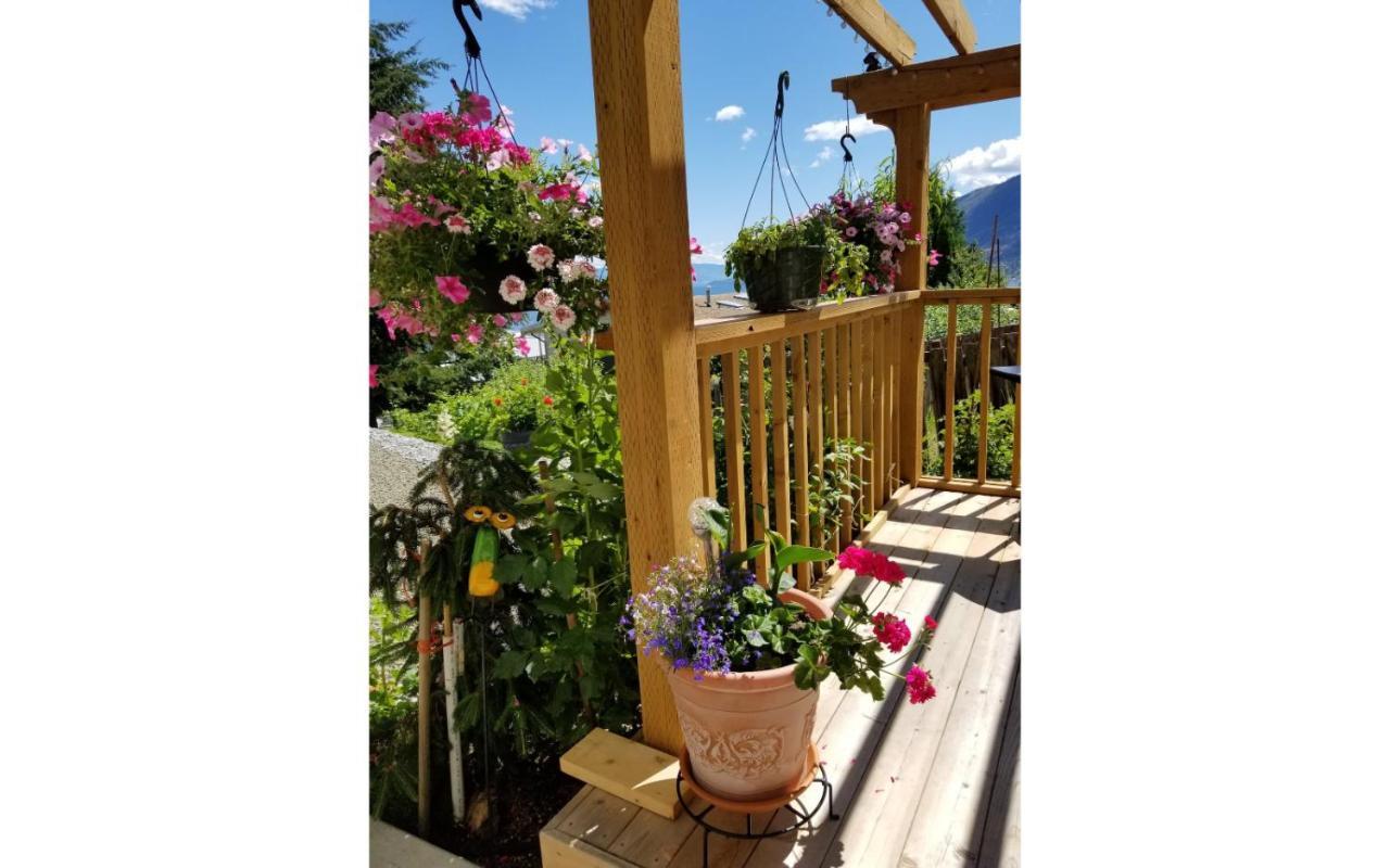 A Taste Of Mexico In The Heart Of Wine Country. Apartment Peachland Bagian luar foto