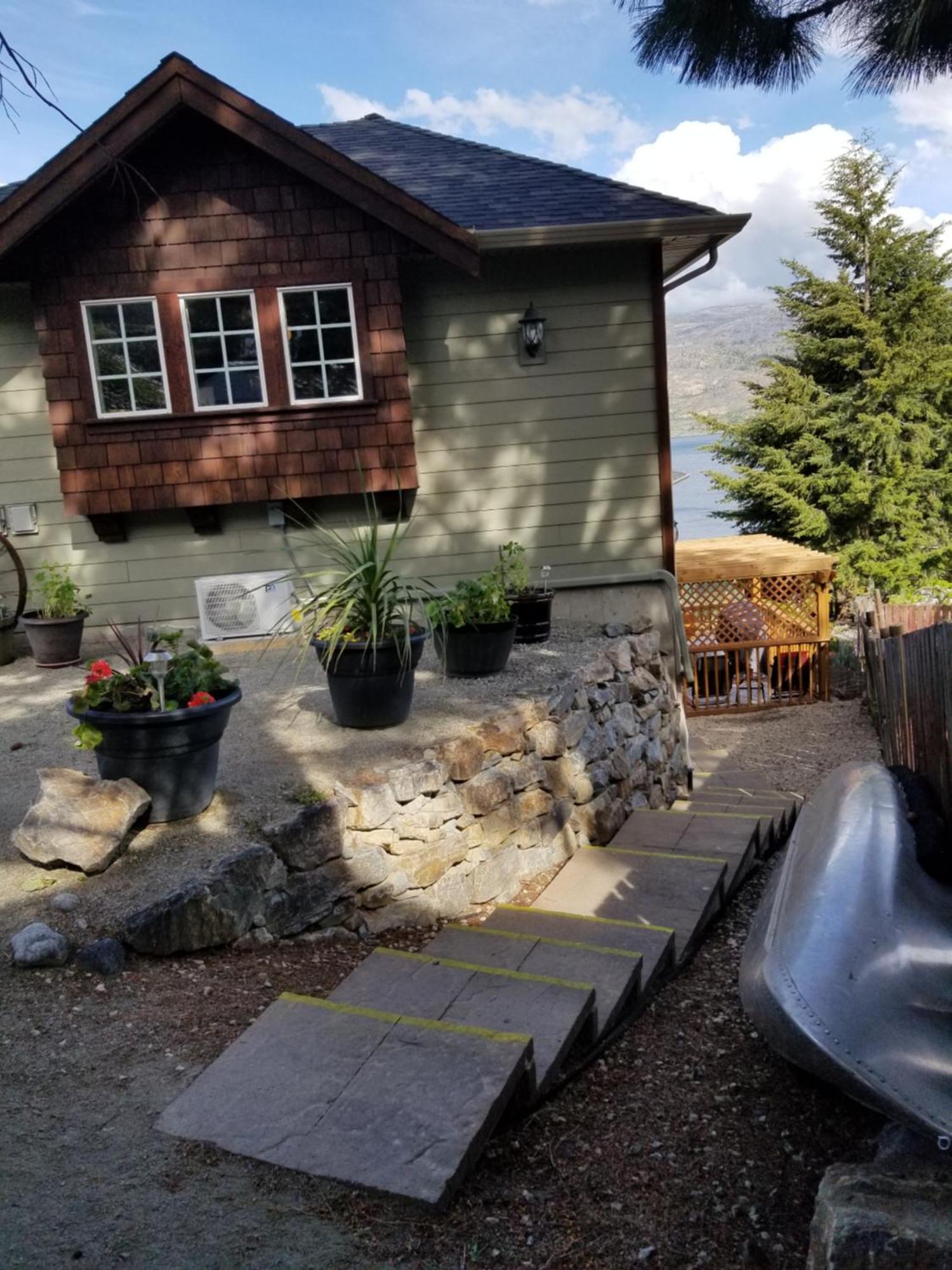 A Taste Of Mexico In The Heart Of Wine Country. Apartment Peachland Bagian luar foto