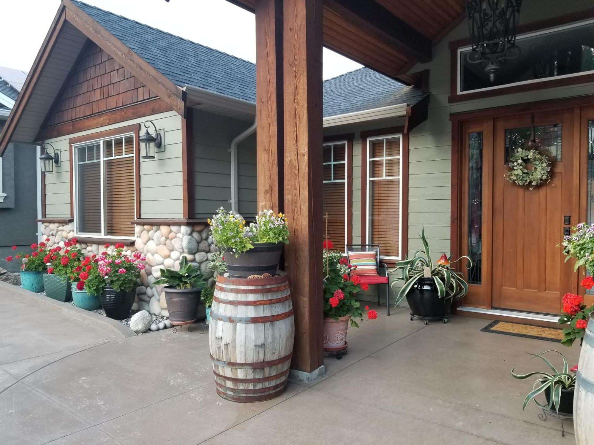 A Taste Of Mexico In The Heart Of Wine Country. Apartment Peachland Bagian luar foto